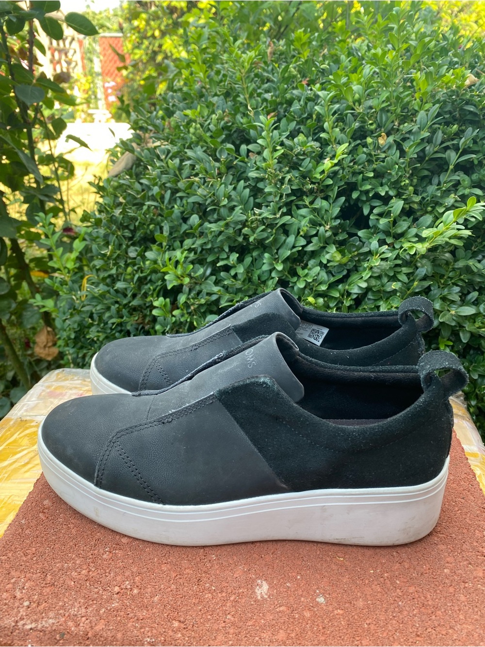 Toms Women’s Black Slip-On Platform Sneakers Size 6.5